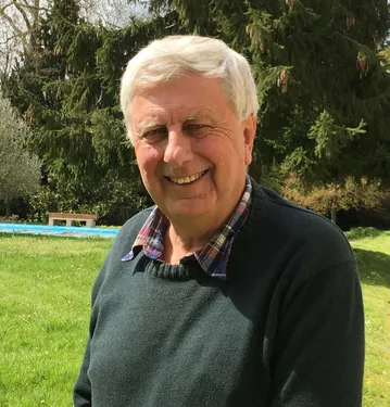 Royaume-Uni : le Combréen Keith Bloomfield, ancien diplomate...